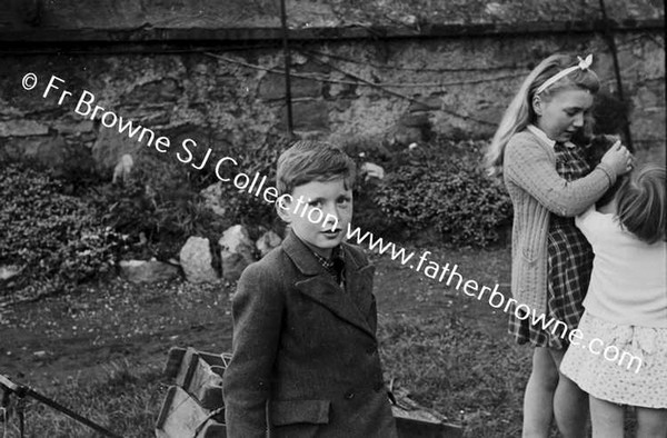 DR.ROBERT(ROBBIE) O'MEARA & FAMILY AT 81 PEMBROKE ROAD INCL MRS MCDONNELL (MARY O'M)